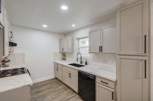 9923 Antrim Lane, La Porte, TX 77571