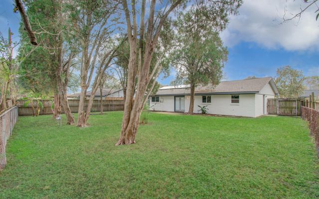 9923 Antrim Lane, La Porte, TX 77571