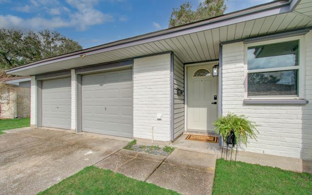 9923 Antrim Lane, La Porte, TX 77571