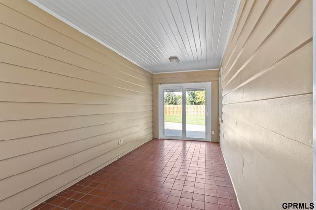 1802 S 76Th Avenue, Omaha, NE 68124