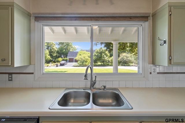 1802 S 76Th Avenue, Omaha, NE 68124