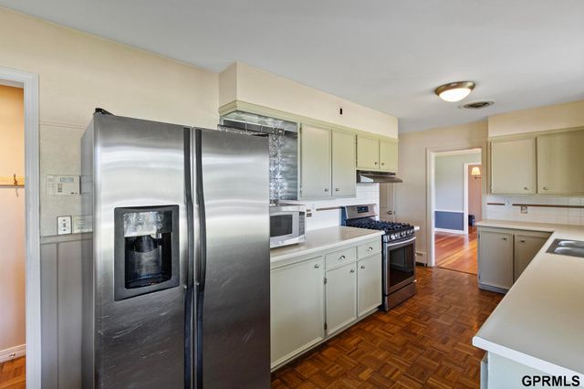 1802 S 76Th Avenue, Omaha, NE 68124