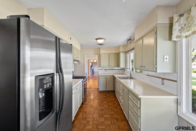 1802 S 76Th Avenue, Omaha, NE 68124