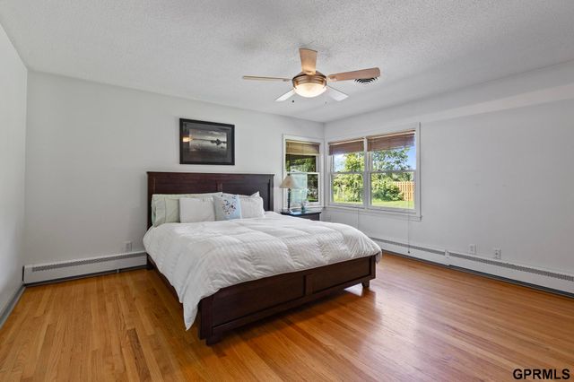 1802 S 76Th Avenue, Omaha, NE 68124