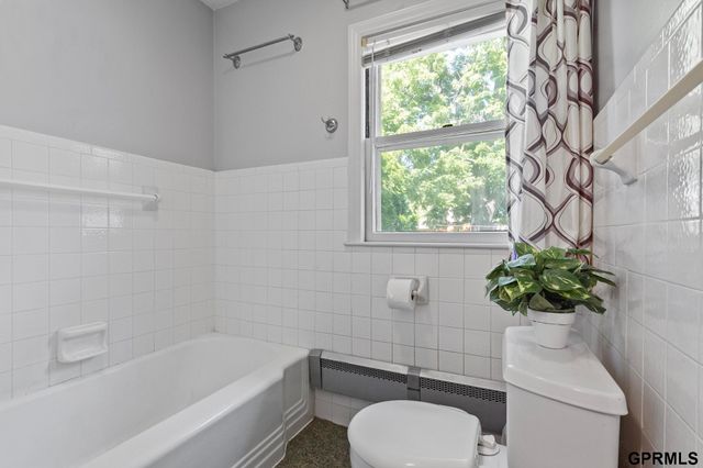 1802 S 76Th Avenue, Omaha, NE 68124
