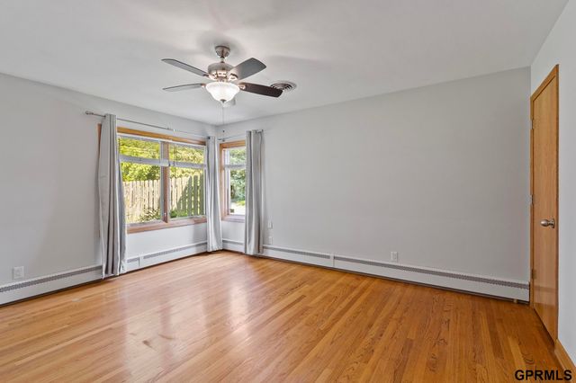 1802 S 76Th Avenue, Omaha, NE 68124