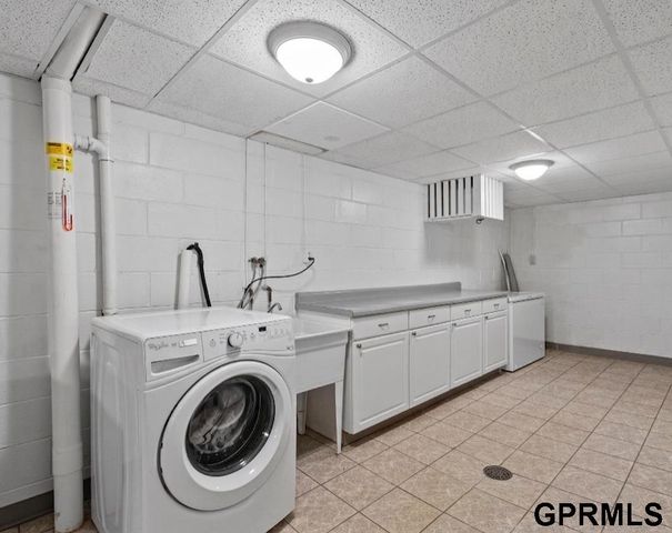1802 S 76Th Avenue, Omaha, NE 68124