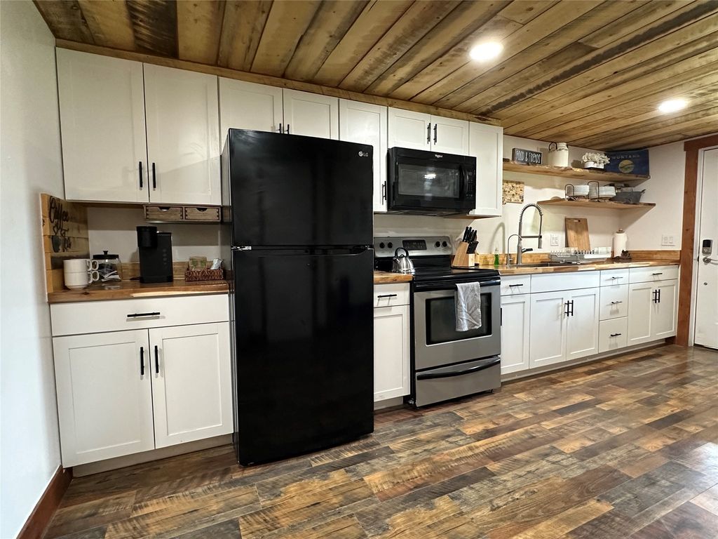 Image 88 of property listing at 225 Muskrat Creek Road, Boulder, MT 59632