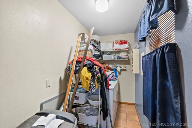 1421 S Hayes Avenue, Wagoner, OK 74467