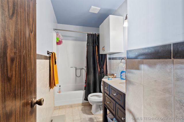 1421 S Hayes Avenue, Wagoner, OK 74467