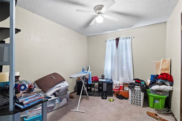 1421 S Hayes Avenue, Wagoner, OK 74467