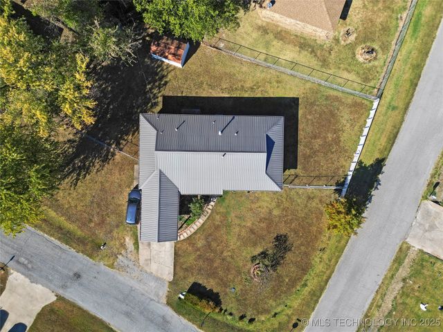 1421 S Hayes Avenue, Wagoner, OK 74467