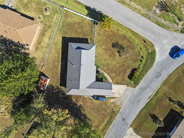 1421 S Hayes Avenue, Wagoner, OK 74467