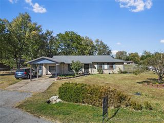 1421 S Hayes Avenue, Wagoner, OK 74467