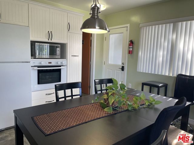 7802 Airport Boulevard, Los Angeles, CA 90045