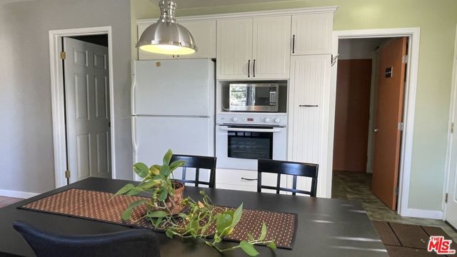 7802 Airport Boulevard, Los Angeles, CA 90045