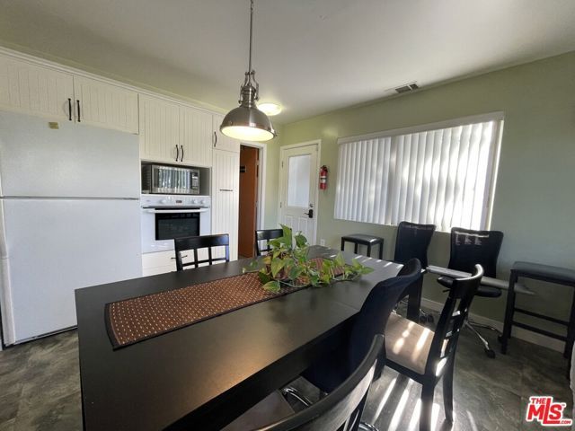 7802 Airport Boulevard, Los Angeles, CA 90045