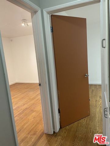 7802 Airport Boulevard, Los Angeles, CA 90045