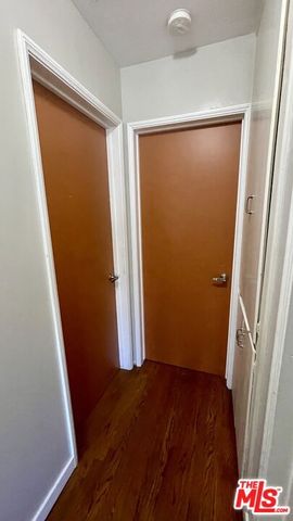 7802 Airport Boulevard, Los Angeles, CA 90045