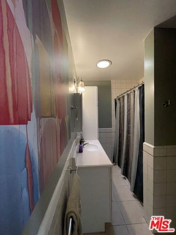 7802 Airport Boulevard, Los Angeles, CA 90045