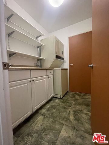 7802 Airport Boulevard, Los Angeles, CA 90045