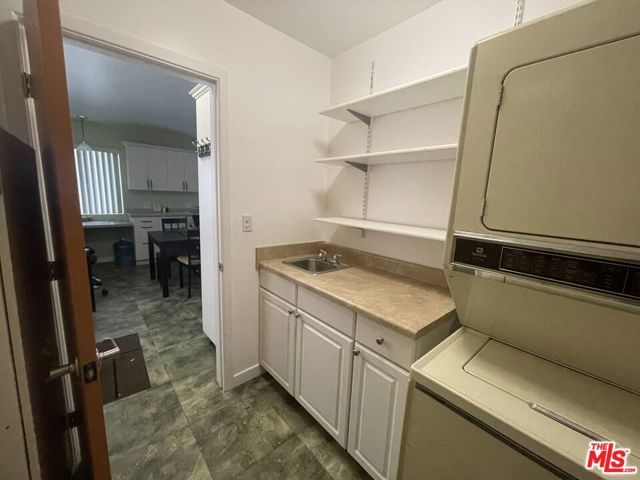 7802 Airport Boulevard, Los Angeles, CA 90045