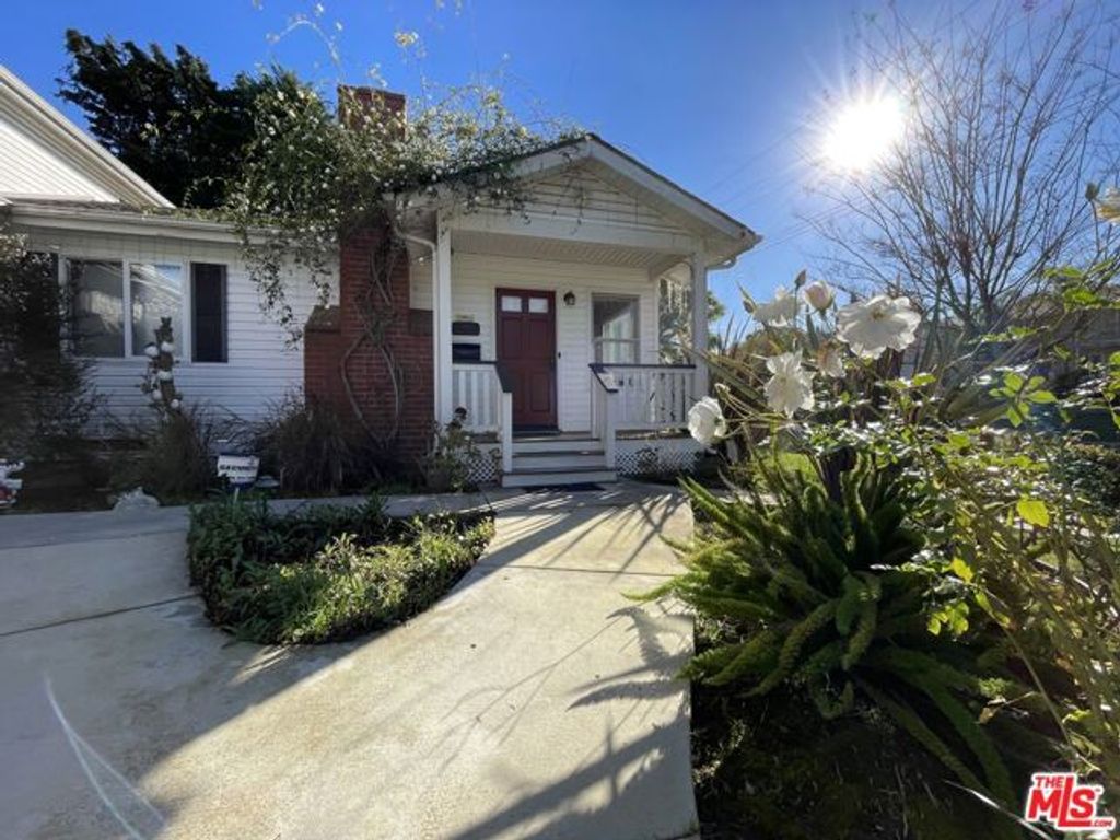 7802 Airport Boulevard, Los Angeles, CA 90045