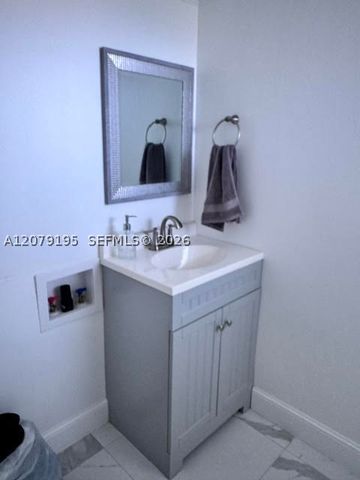 1680 NE 191st St 305-2, Miami, FL 33179