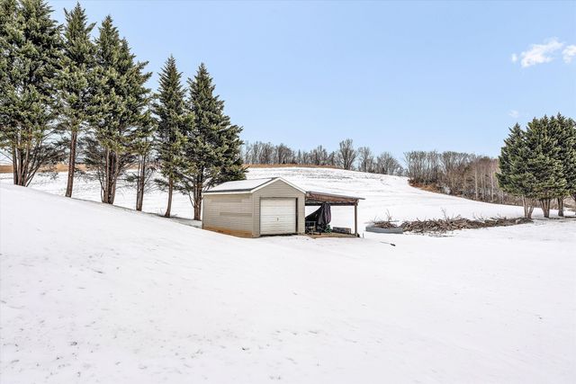 1768 Alean RD, Wirtz, VA 24184