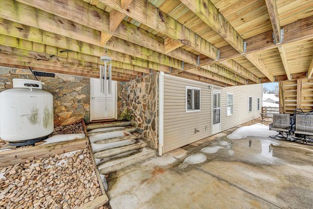 1768 Alean RD, Wirtz, VA 24184