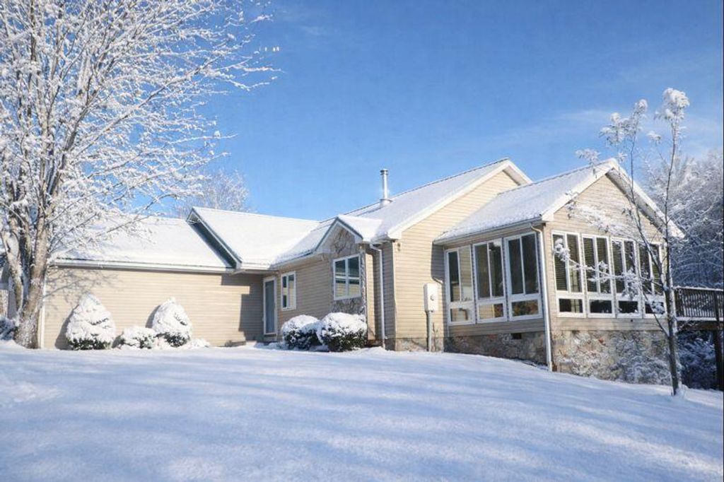 1768 Alean RD, Wirtz, VA 24184