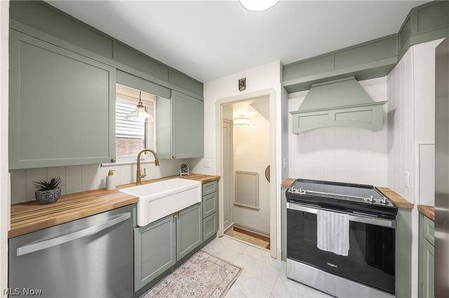 2771 W 230th Street, North Olmsted, OH 44070