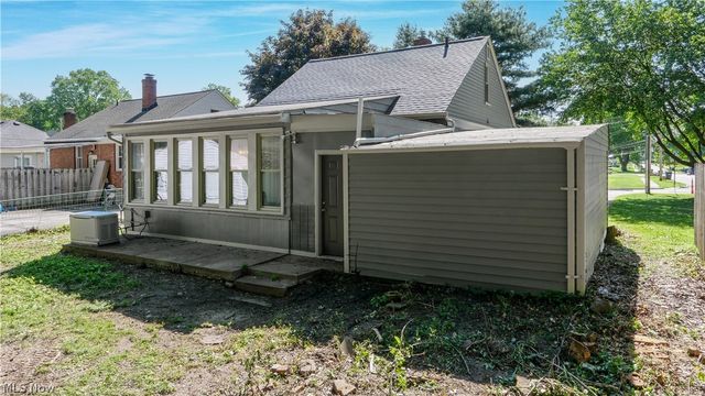 2771 W 230th Street, North Olmsted, OH 44070