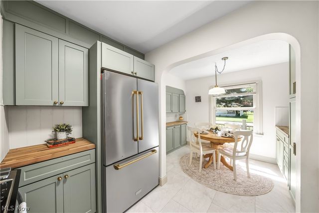 2771 W 230th Street, North Olmsted, OH 44070