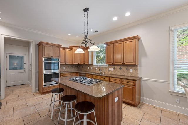 1634 LAUREL KNOLL CIR, Germantown, TN 38139