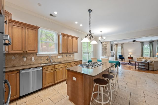 1634 LAUREL KNOLL CIR, Germantown, TN 38139