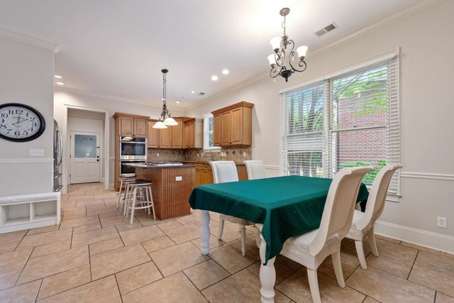 1634 LAUREL KNOLL CIR, Germantown, TN 38139