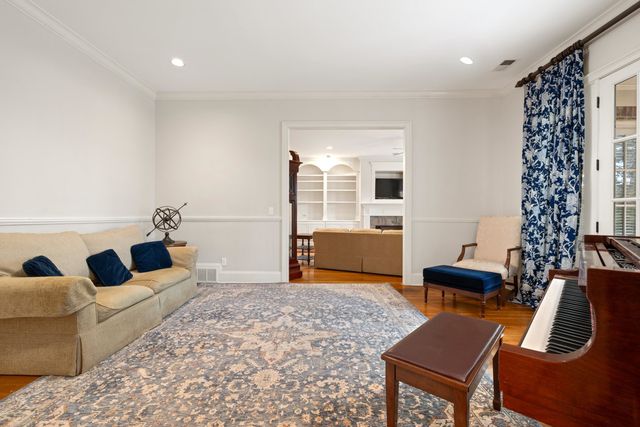 1634 LAUREL KNOLL CIR, Germantown, TN 38139