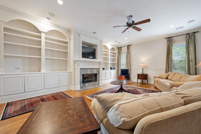 1634 LAUREL KNOLL CIR, Germantown, TN 38139