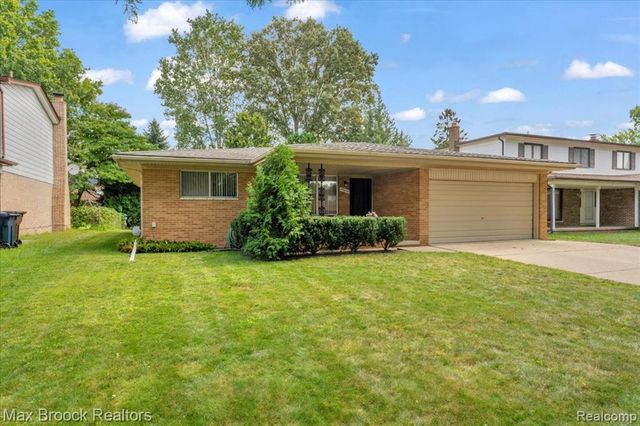 35656 Saxony Drive, Sterling Heights, MI 48310