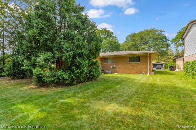 35656 Saxony Drive, Sterling Heights, MI 48310