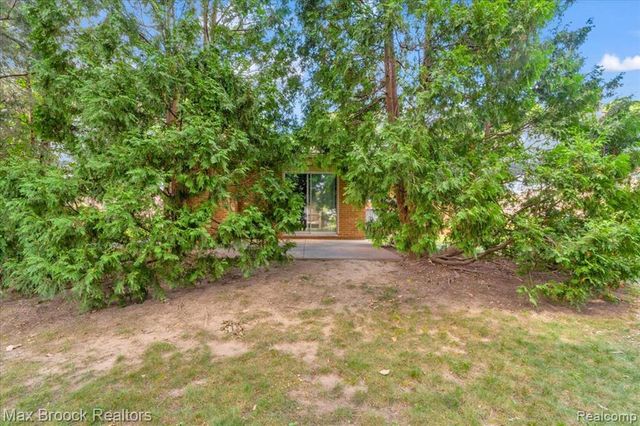 35656 Saxony Drive, Sterling Heights, MI 48310