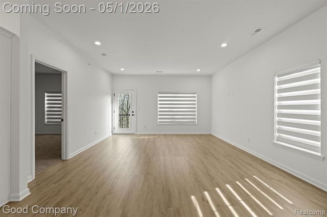 602 Pointe Drive, Walled Lake, MI 48390