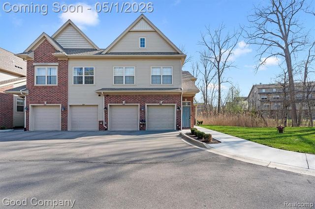 602 Pointe Drive, Walled Lake, MI 48390