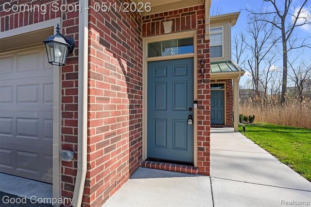 602 Pointe Drive, Walled Lake, MI 48390