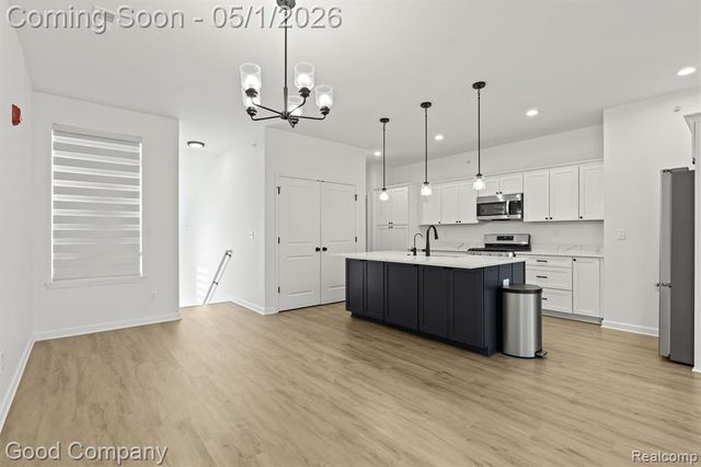 602 Pointe Drive, Walled Lake, MI 48390