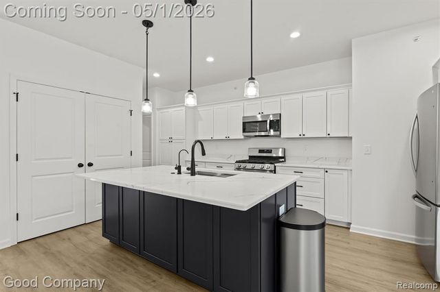 602 Pointe Drive, Walled Lake, MI 48390