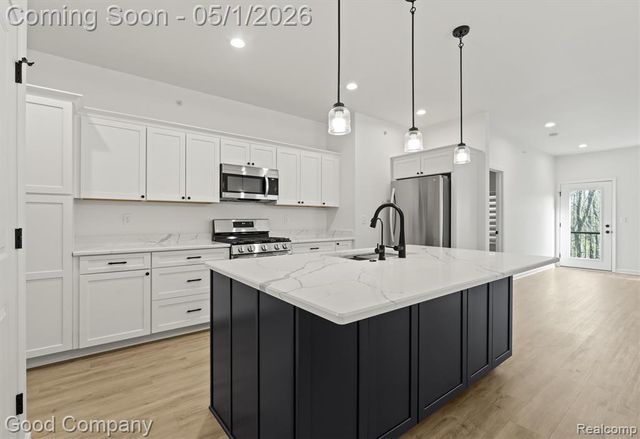 602 Pointe Drive, Walled Lake, MI 48390
