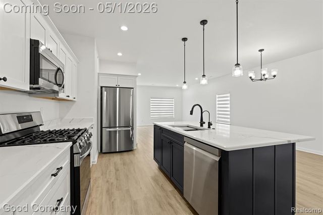 602 Pointe Drive, Walled Lake, MI 48390