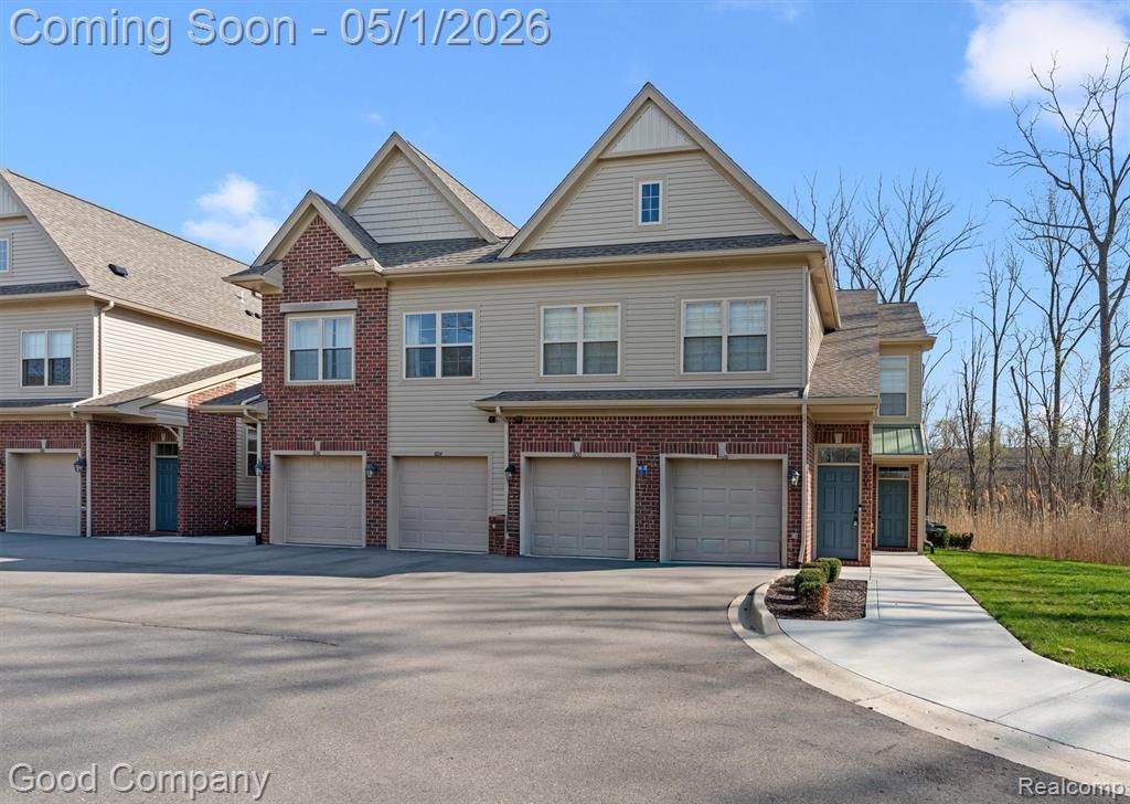 602 Pointe Drive, Walled Lake, MI 48390